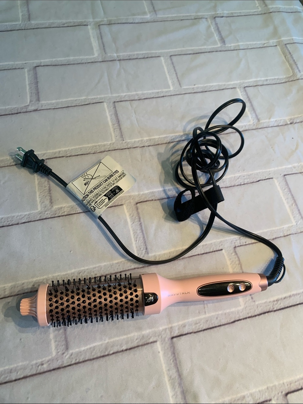🎉NEW LISTING!🎉Wavytalk Round Brush ION Styler
